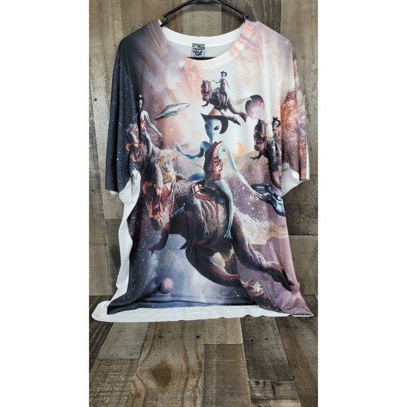 Aliens and Dinosaurs Light Weight Adult Tee Size 2XL - Picture 1 of 4